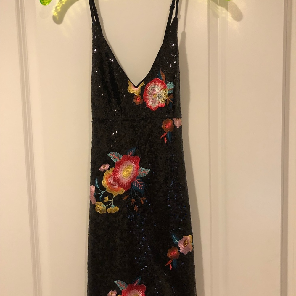 Dress - Picture 2 of 4